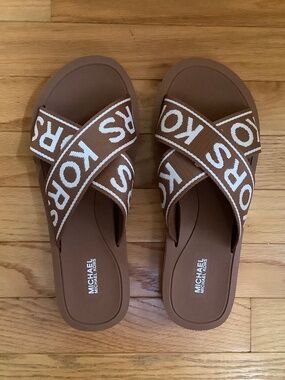 Michael Kors Criss Cross Logo Signature Slide Sandals Brown SZ 9